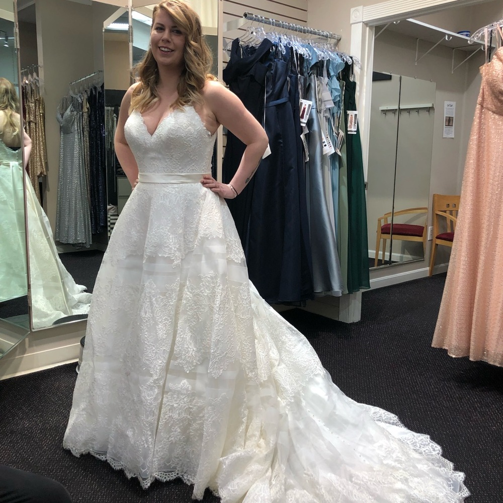 Allure bridal A-line ball gown - Picture 4 of 6